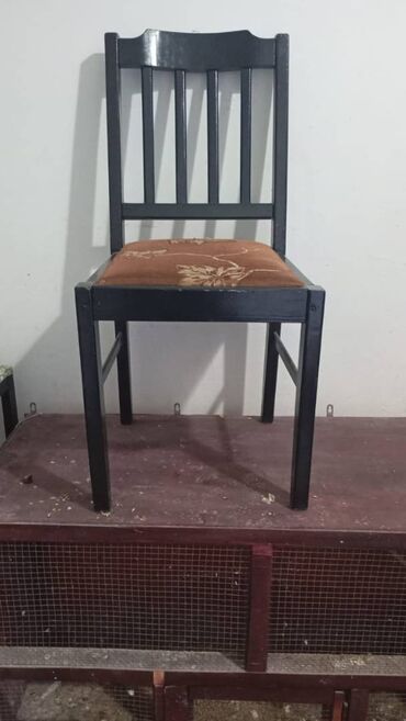 stol stul işlənmiş: Yaxsi veziyyetde taxta stullar satilir.28 ededdir.Qiymeti 30 man
