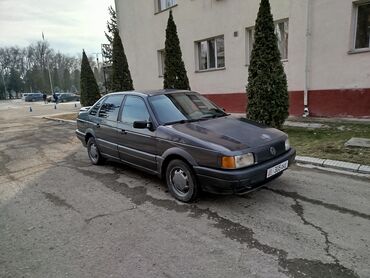 Volkswagen: Volkswagen Passat: 1988 г., 1.8 л, Механика, Бензин, Седан