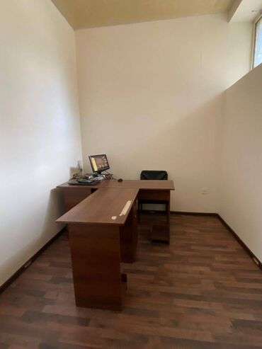 Mağazalar: Razində İcra hakimiyətinin yaxınlığı 5 mərtəbəli binanın 1 ci — 10