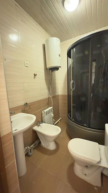 Продажа коттеджей и домов: 📍ул. Макмал 🔘4-комнаты 🔘2 этажа 🔘296,8м² Продаётся двухэтажный дом — 19