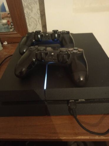 İdeal vəziyyətdə ps4 fat madel.içində 7 oyun var(fc25, Efootball