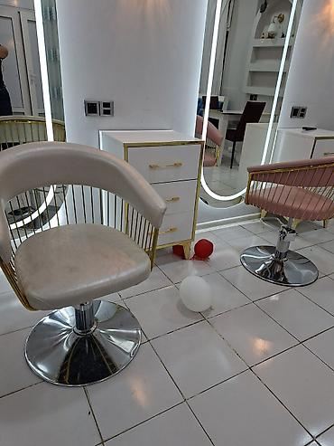 Salon, tibbi mebel dəsti: Salon mebeli dəsti Tərkib: - Resepsiyon/administrator stolu — 7