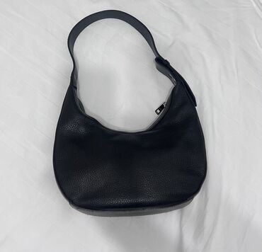 сумки черные: Продается итальянская сумка из натуральной кожи, состояние 10/10, цена