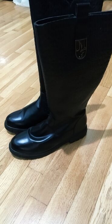 Uşaq ayaqqabıları: Qiz uşağı üçün dəri çizme.Turkiye istehsali.Reng qara.Ici tüklü .37