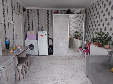 продажа домов военно антоновка: 1 бөлмө, 18 кв. м, Жатакана жана мейманкана түрүндө, 3 кабат, Косметикалык ремонт