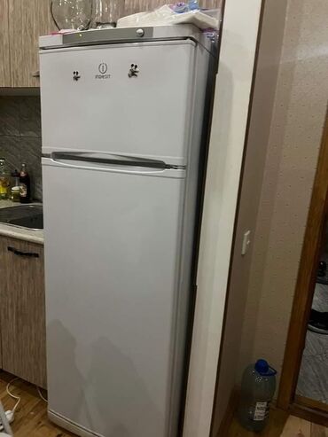 сколько стоит бу холодильник: Холодильник Indesit