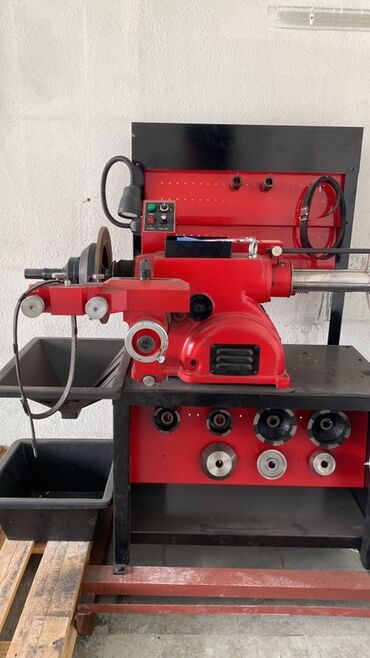 mini tokar dezgahi satilir: Qırmızı rəngdə olan bu dəzgah, metal emalı və ya detalların