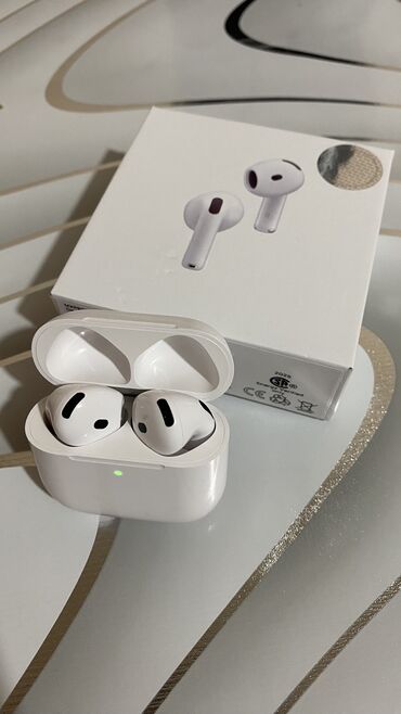 старые кнопочные телефоны: AirPods 4