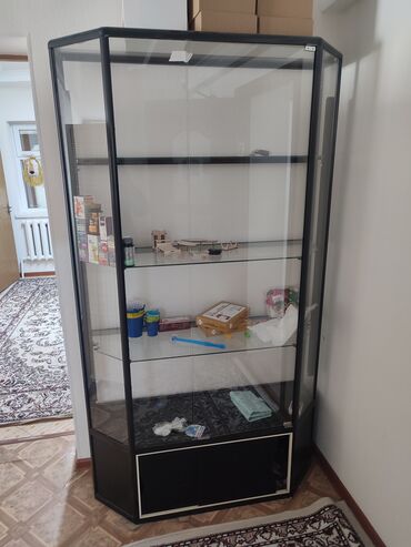 вешалка напольная цена: Продаю стеклянную ветрину. 10000 сом