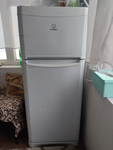 Холодильники: Холодильник Indesit, Б/у, Двухкамерный, Low frost, 60 * 150 * 60