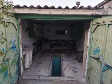 строительный вагон: Продам гараж. 1 микрорайон. Второй ряд. Торг