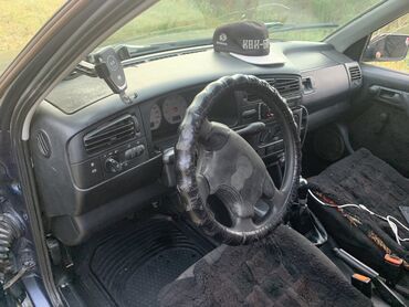 автомобиль венто: Volkswagen Vento: 1991 г., 1.8 л, Механика, Бензин, Седан