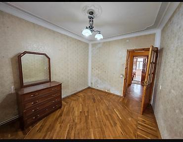 Квартиры: Xətai m/t- 7 dəqiqəlik məsafədə qaz,su,işıq daimi 2 hamam, 2 sanitar — 10