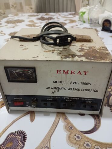12 volt 220: Emkay AVR-1500W modeli avtomatik gərginlik tənzimləyicisi, elektrik