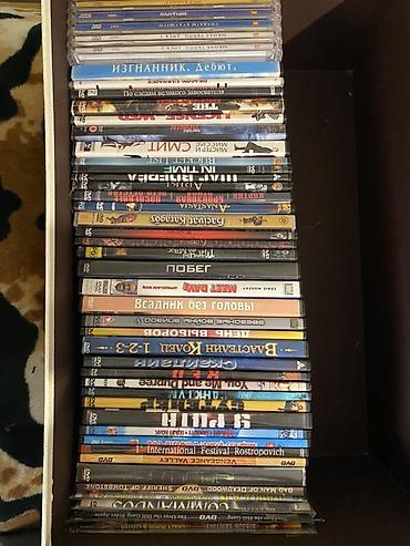cd disklər: DVD disklərdən ibarət böyük kolleksiya Məzmun: - Kino və seriallar — 1