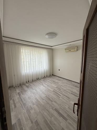 аренда офис: Geniş və işıqlı otaq icarəyə/verilir. Xüsusiyyətlər: - Böyük sahəli — 6