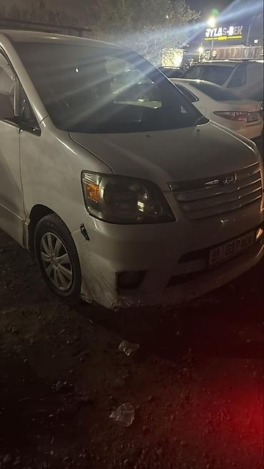 генезис авто: Toyota Noah: 2002 г., 2 л, Автомат, Бензин, Минивэн — 2