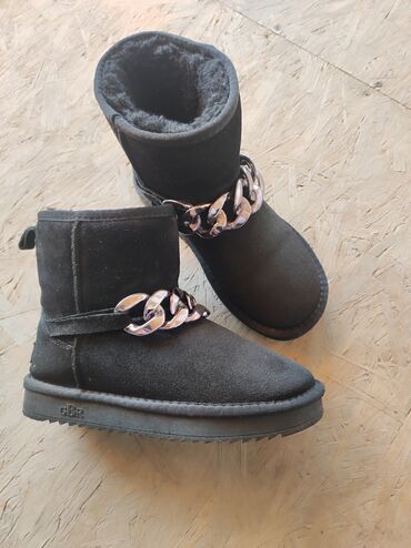 женские зимние обувь: Угги 36, цвет - Черный