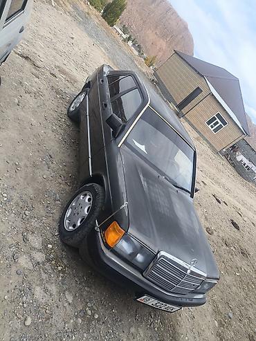 w124 багажник: Mercedes-Benz 190: 1993 г., 2 л, Механика, Бензин, Седан — 3