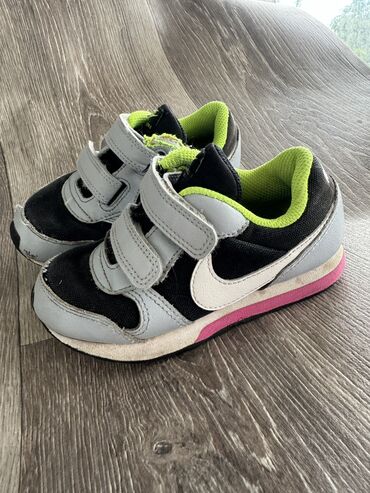 детская обувь оригинал: Детские кроссовки найки, оригинал, куплены в Германии. Размер 26