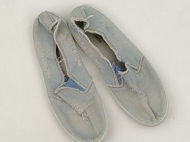 Damskie buty wsuwane wykonane z materiału imitującego sprany jeans w