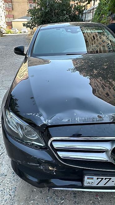 e 220 2013: Mercedes w213 kuza kapot şəkildə göründüyü kimidə yüngül zədəsi var — 1