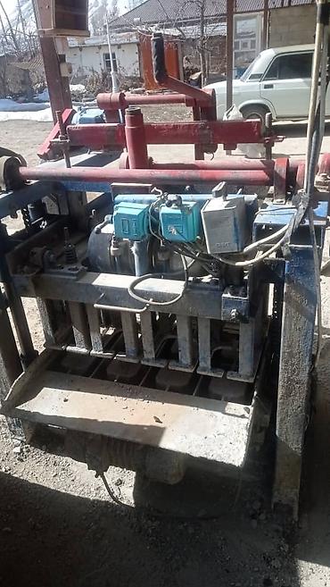 Производство пескоблоков: Продаётся две пескаблочные станки с четырьмя видом матрец, 300шт — 4