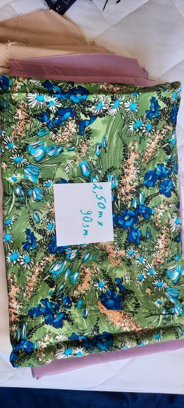 Parçalar: Parçalar.bənövşəyi 8 manat.Bej 25 manat.şifon 10 manat .Yaşıl güllü 13 — 9