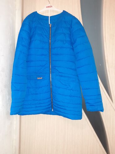 весеннее осенняя куртка: Весенняя куртка
размер: 42
цвет: кок
 абалы:колдонулган