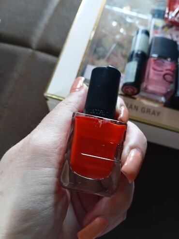 Šminka: Set kozmetike – više brendova Sadržaj: - Vivian Gray poklon set — 6