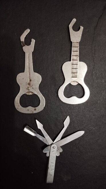 Другие предметы коллекционирования: Открывашка, открывалка, ввиде гитары, маникюрный набор СССР, советские