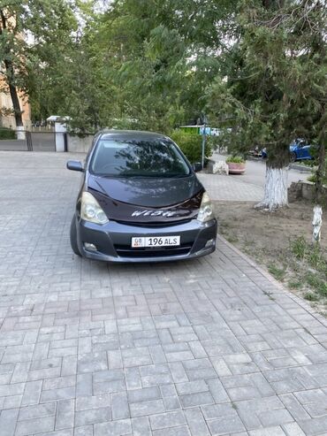 двухместная машина: Toyota Wish (праворульный компактвэн) - Кузов: 5-дверный