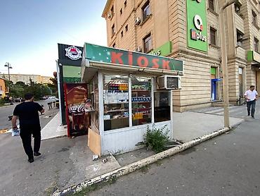 koşk: Satış üçün küçə ticarət köşkü – “KIOSK” - Tip: Şüşəli küçə köşkü, 4 — 4