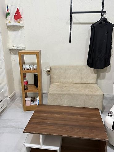 Divan və masa dəstləri: Minimalist oturma küncü üçün mebel dəsti Tərkib: - Kompakt iki — 1