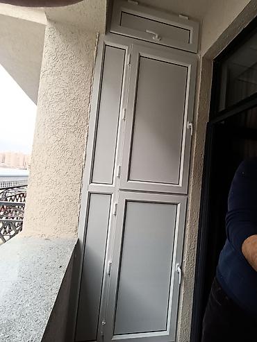 balkon masa: Plastik polkalı şkafların keyfiyyətli profillə və qalın polkalarla — 9