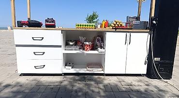 Будки, киоски: Sahildə açıq havada satış üçün tam təchizatlı fast-food köşkü və — 1