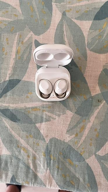hoco dt7: Беспроводные наушники Samsung Galaxy Buds (белые) в фирменном зарядном — 4