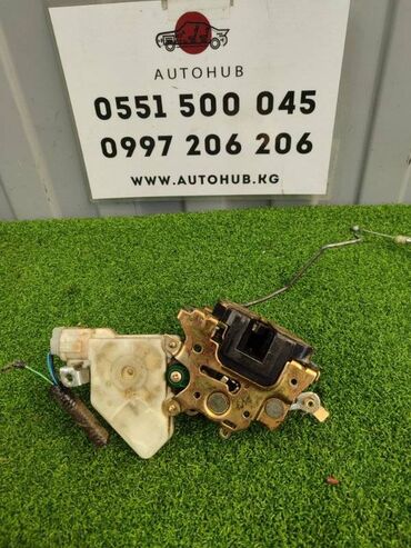 вешалка с зеркалом в прихожую: Замок двери NISSAN Cefiro A33 VQ20(DE) 2 2002 (б/у)