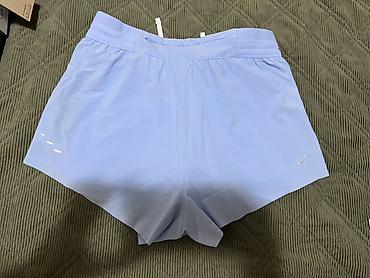 sorts i kosulja: NIKE Swift 2 in 1 2.5in Women's Running Shorts vel. S NOVO
HJ — 3