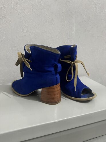 adidas qaçış üçün qadın krossovkaları: Elle, Ölçü: 38, İşlənmiş