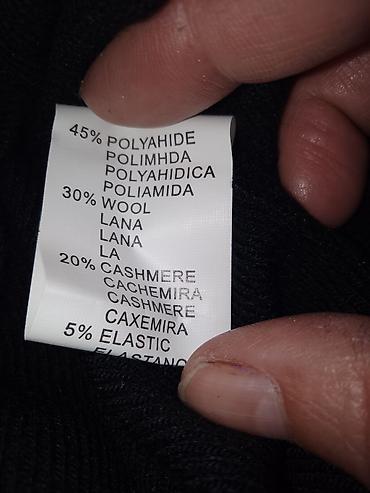 satovi online: Crni ženski kardigan na dugmad - Model: tanji kardigan sa V-izrezom i — 3