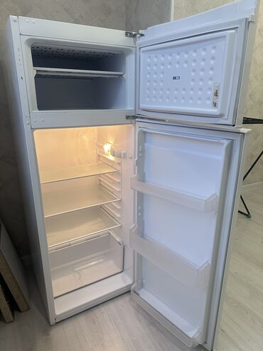 Холодильник Vestel, Б/у, Двухкамерный, De frost (капельный), 145 * 60