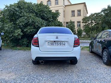 VAZ (LADA): Lada Granta sedan – ağ rəng, 4 qapılı, öndən görünüşlü müasir radiator — 5