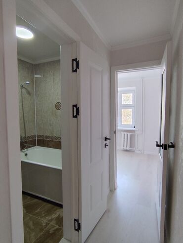 продаю 4 комнатную квартиру: 2 комнаты, 44 м², 104 серия, 3 этаж, Косметический ремонт