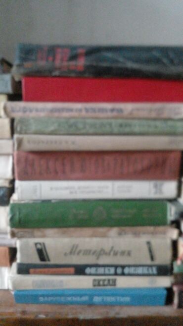 Bədii ədəbiyyat: Muxtelif janrda kitablarhardasa 150 200 e yaxin kitabdi50 qepikden — 10