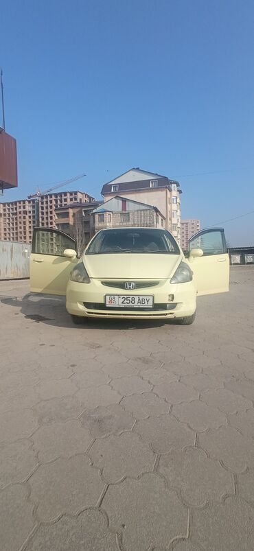 акита ину in Кыргызстан | СОБАКИ: Honda Fit 1.3 л. 2001