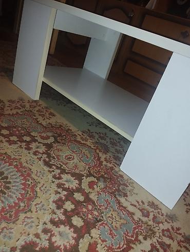 ormarici za lavabo: Beli klub sto/stočić za dnevnu sobu sa donjom policom. - — 2