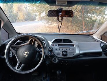 чехол на эстиму: Honda Fit: 2010 г., Автомат, Бензин, Хэтчбэк
