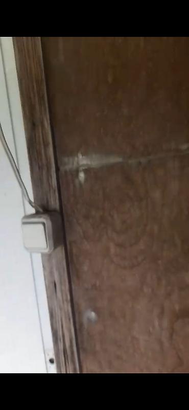 priora arxa bufer: Vaqon satılır.Uzunluğu 9 metr.Eni 3 metr.İki otaq və bir hamam — 6
