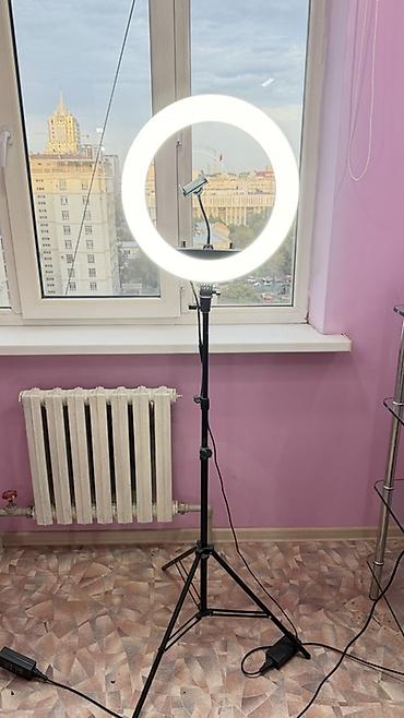 селфи кольцо: Кольцевая LED‑лампа на штативе - Диаметр кольца: около 30–35 см — 1